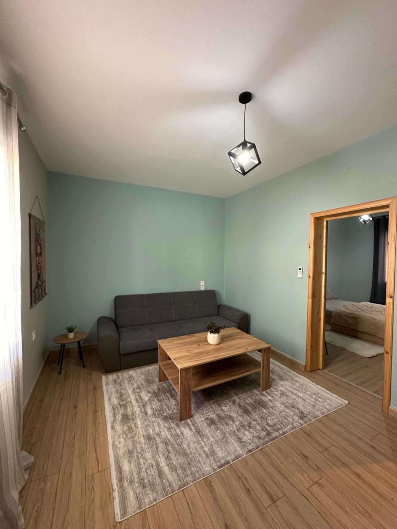 Christina Apartment Drama Exterior photo